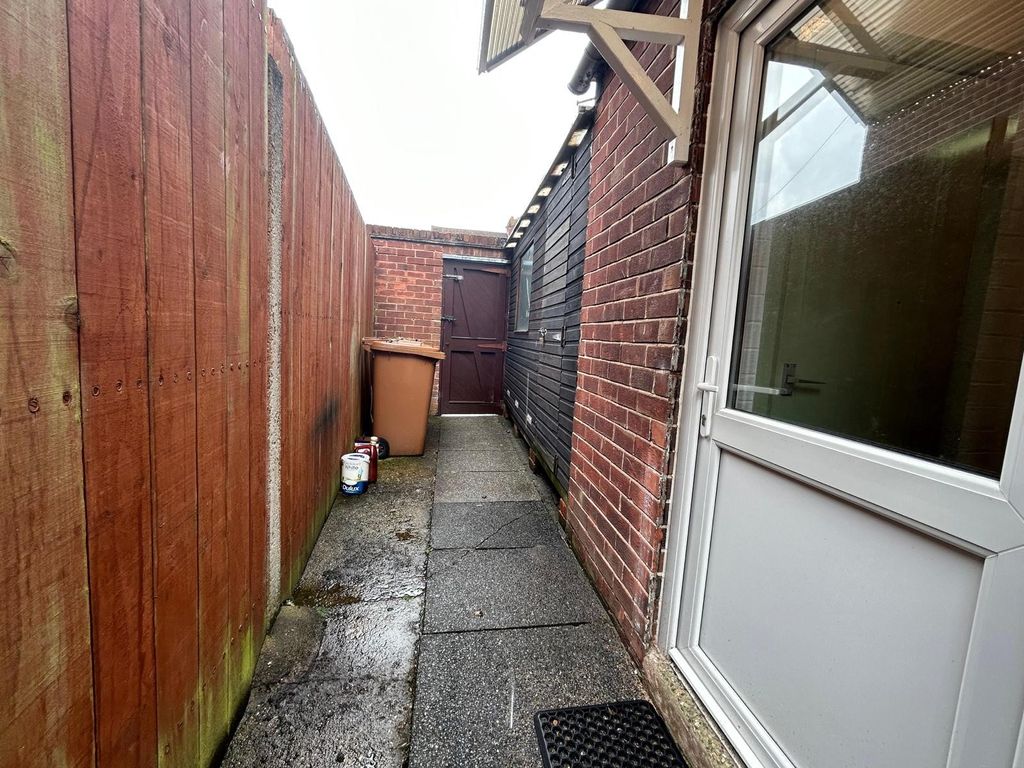 Additional image 12 of 3 bed semi-detached house to rentKings Drive, Thingwall, Wirral CH61