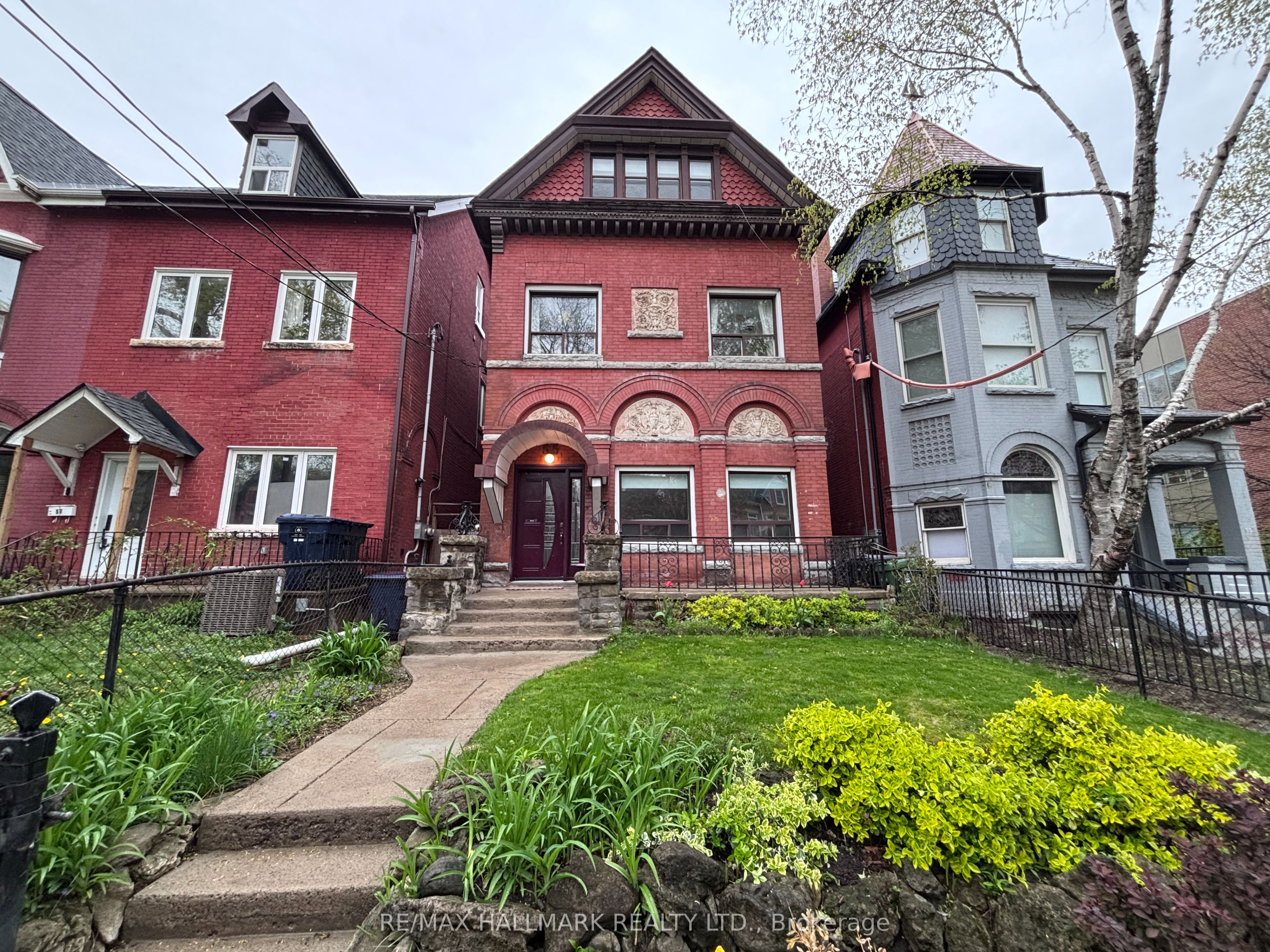 3rd Fl-55 Brunswick Ave   3rd Avenue, Toronto, ON, M5S 2L8