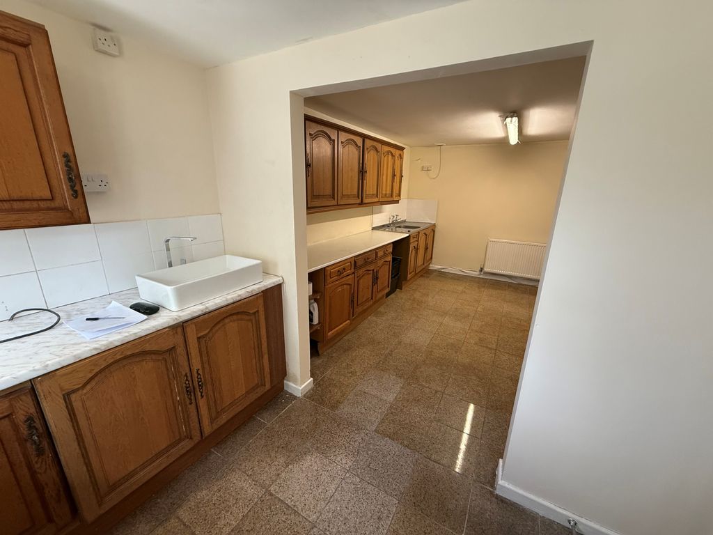 Additional image 5 of 3 bed property to rentGwscwm Road, Burry Port SA16