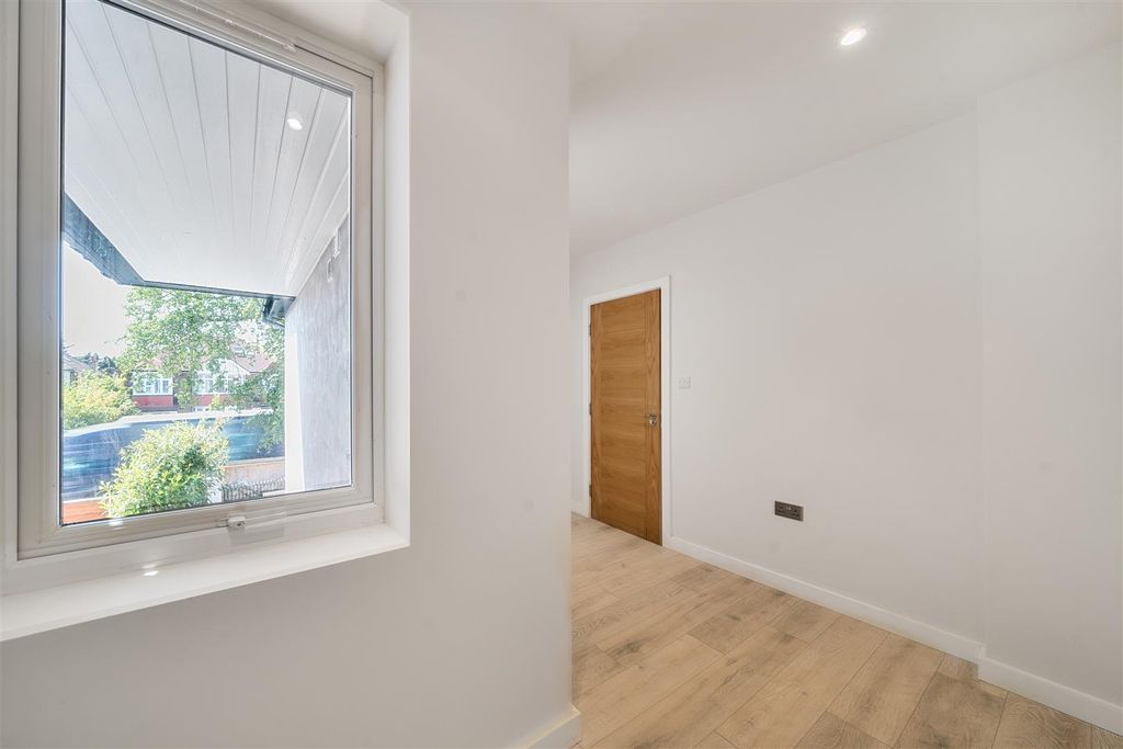 Additional image 8 of 2 bed flat to rentGunnersbury Avenue, London W5