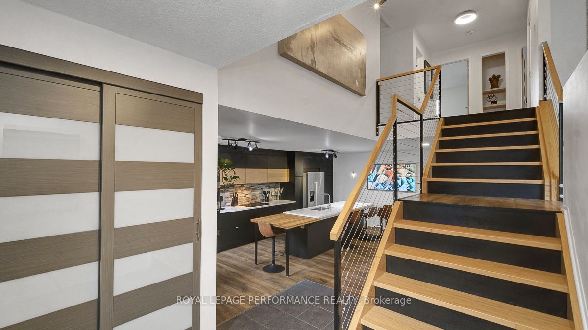 Additional image 2 of 510 Foxview Place, Ottawa, ON, K1K 4C4