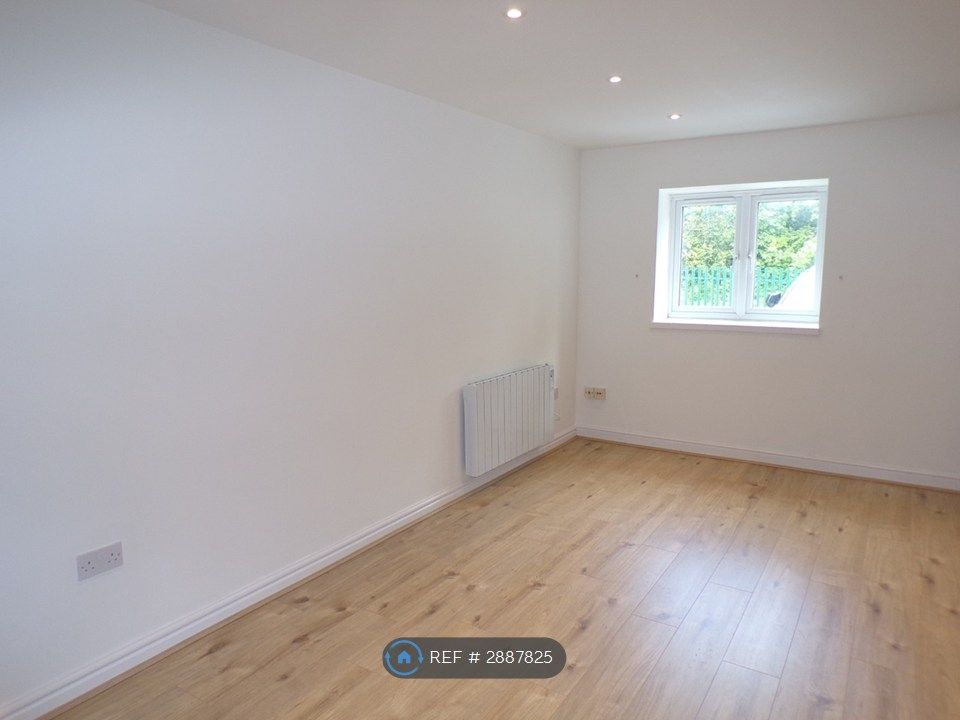 Additional image 4 of 2 bed flat to rentChester Road, Neston CH64
