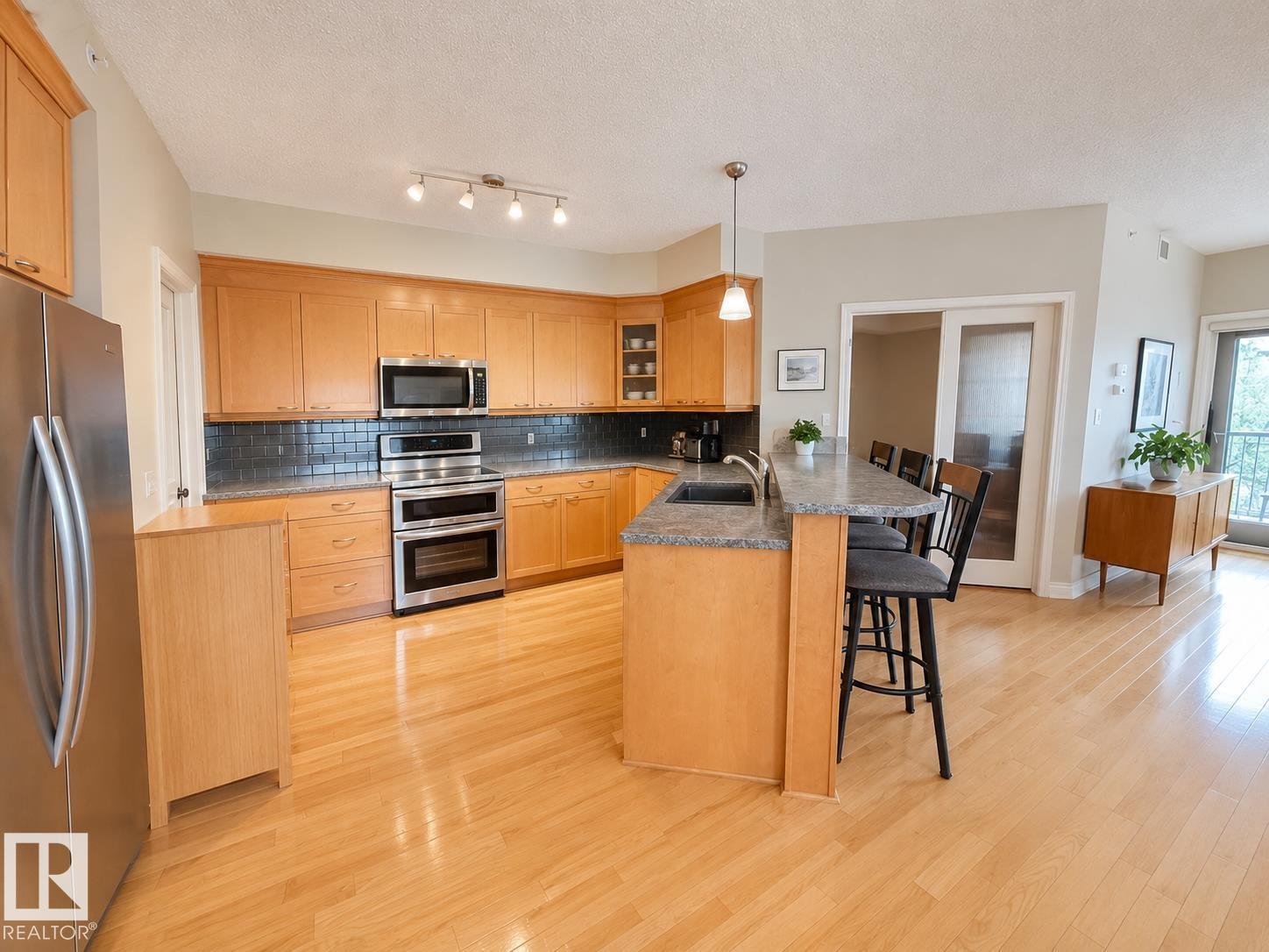 Additional image 3 of 301-9803 96a Street NW, Edmonton, AB, T6A4A5