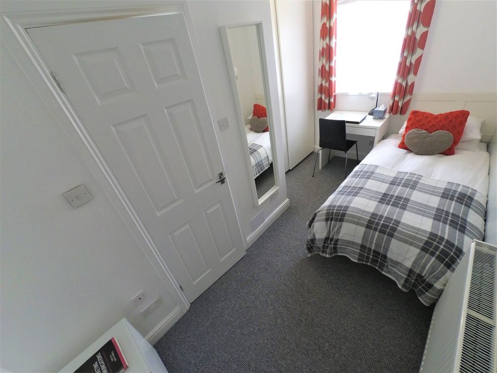 Additional image 3 of 17 bed property to rentRoyal Terrace, Barrack Road, Northampton NN1