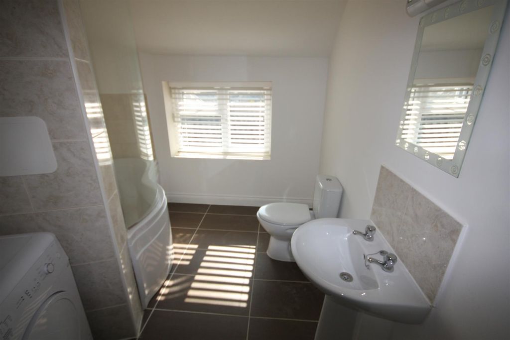 Additional image 8 of 4 bed flat to rentFlat 2, 73 Fisherton Street SP2