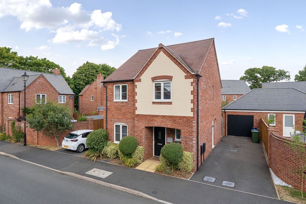 4 bed detached house to rentSid Courtney Road, Tiddington, Stratford-Upon-Avon CV37