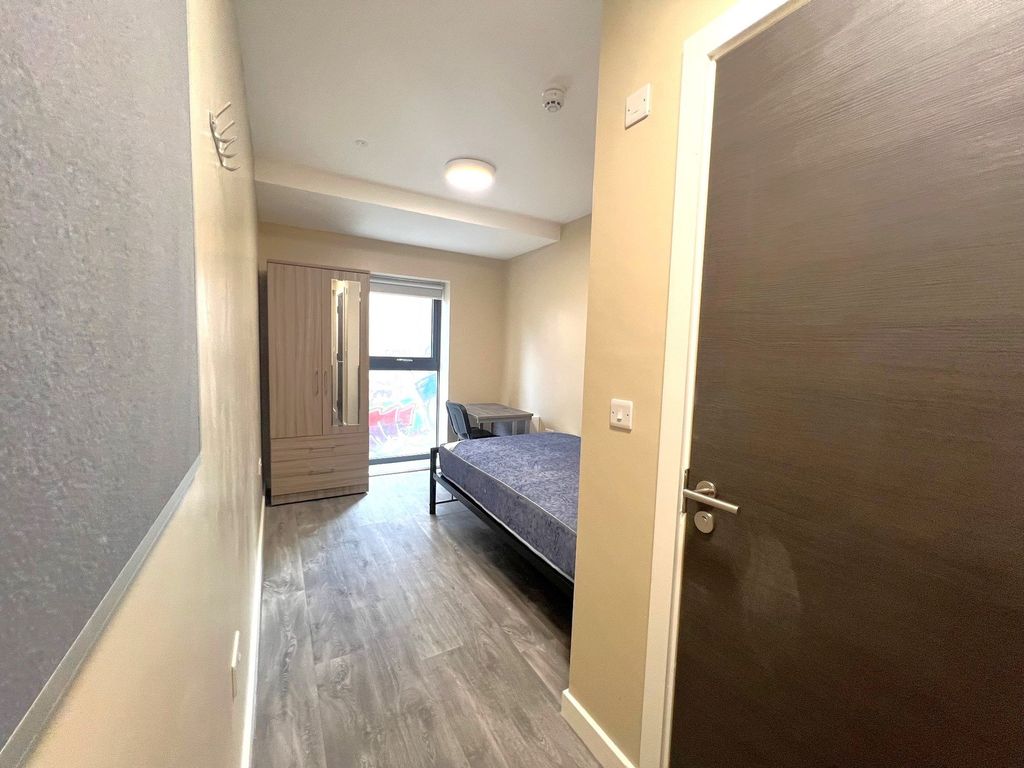 Additional image 2 of 7 bed flat to rentHepburn Court, Hepburn Road, Bristol BS2