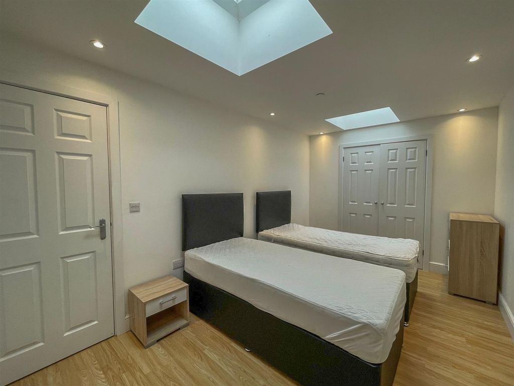 Additional image 5 of Studio to rent46 The Courtyard, Malew Street, Castletown, Isle Of Man IM9
