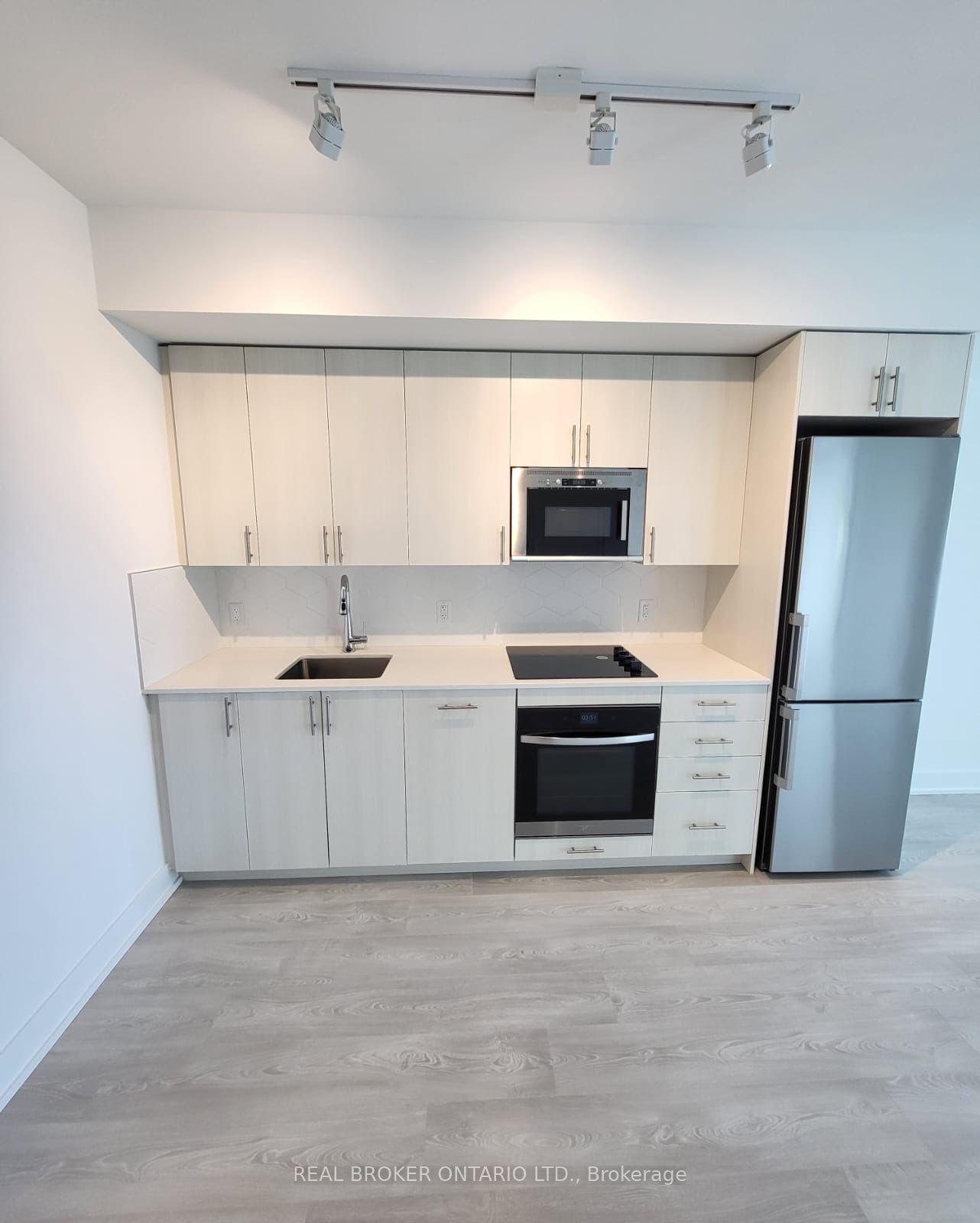1813-2545 Simcoe Street N, Oshawa, ON, L1L 0W3