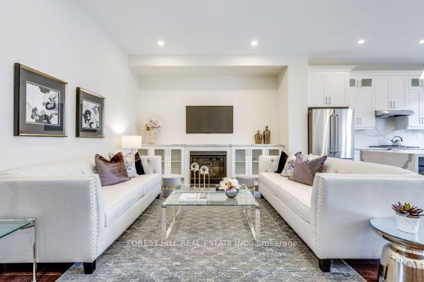 Additional image 3 of 727 Ebony Avenue, Mississauga, ON, L5E 1A1