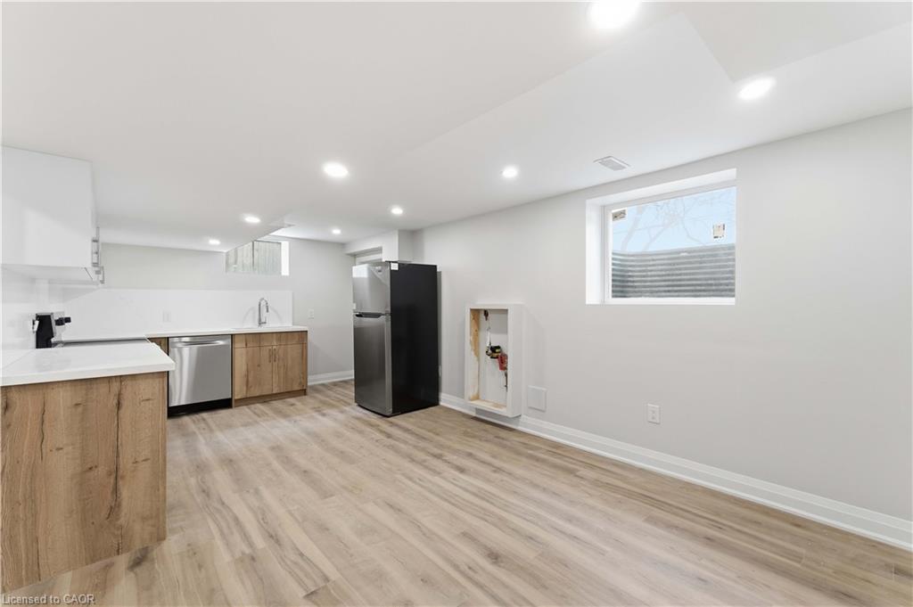 3-124 Mcelroy Road E, Hamilton, ON, L9A 1Y9