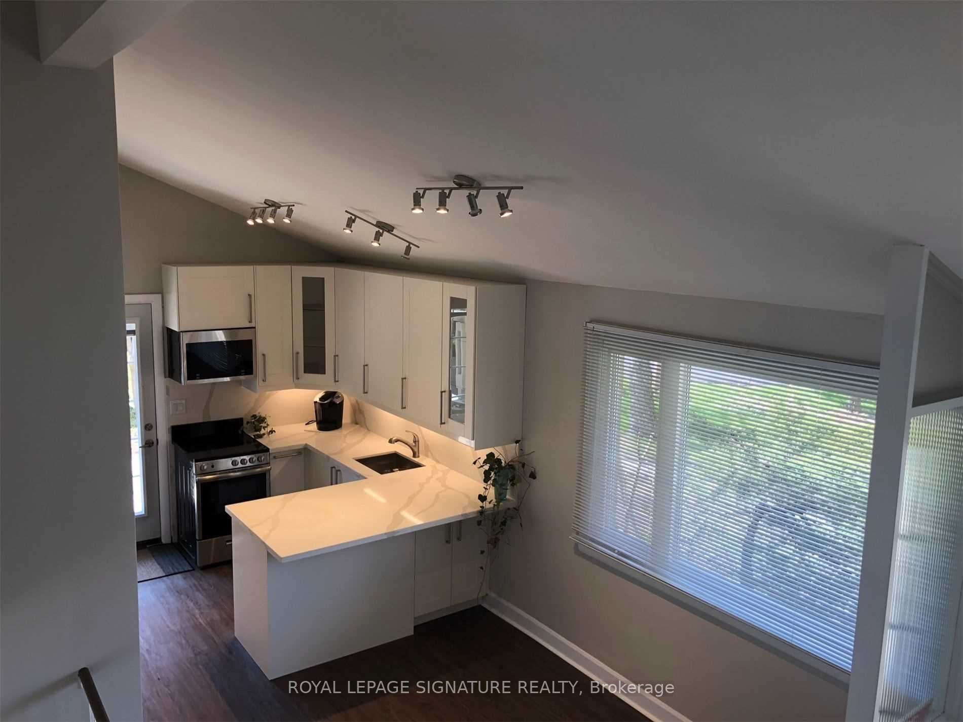 9 Hemford Crescent, Toronto, ON, M3B 2S4 photo 4