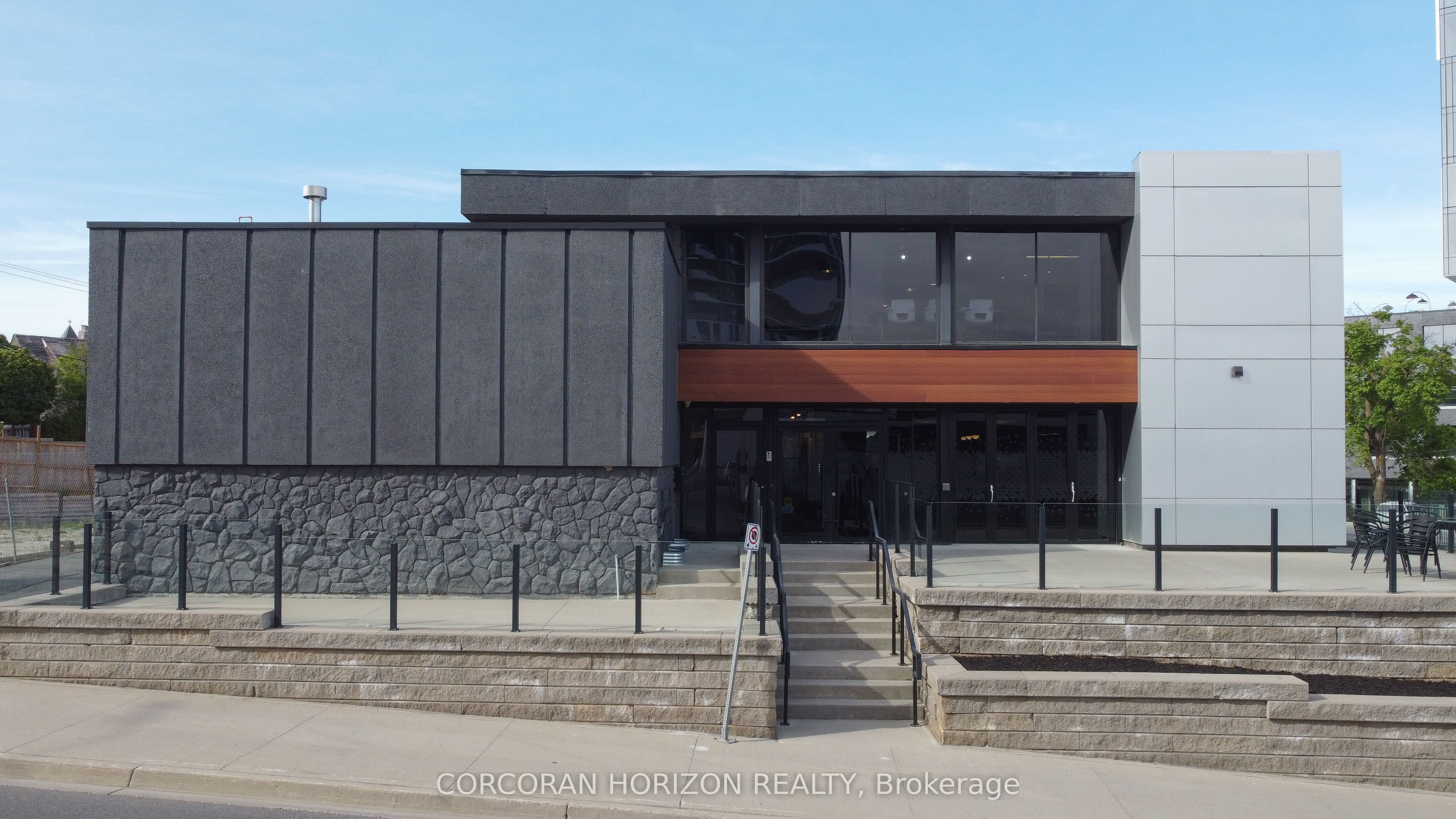 618 King Street W, Kitchener, ON, N2G 1C8