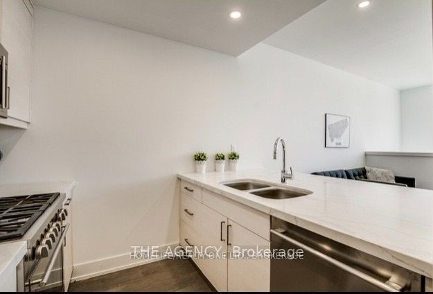 Additional image 5 of 303 Gilmour Avenue, Toronto, ON, M6S 3B6