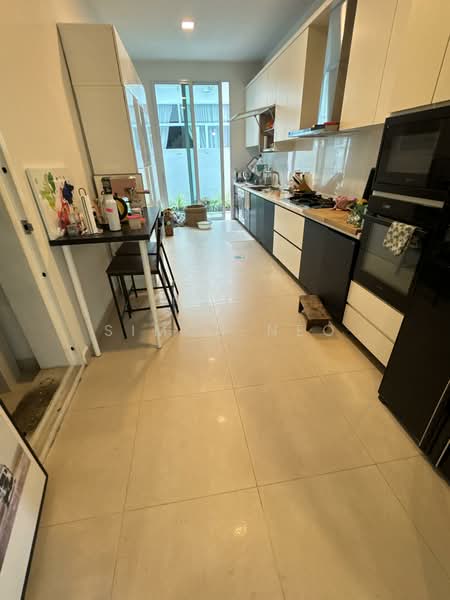 Chartwell Drive photo 3