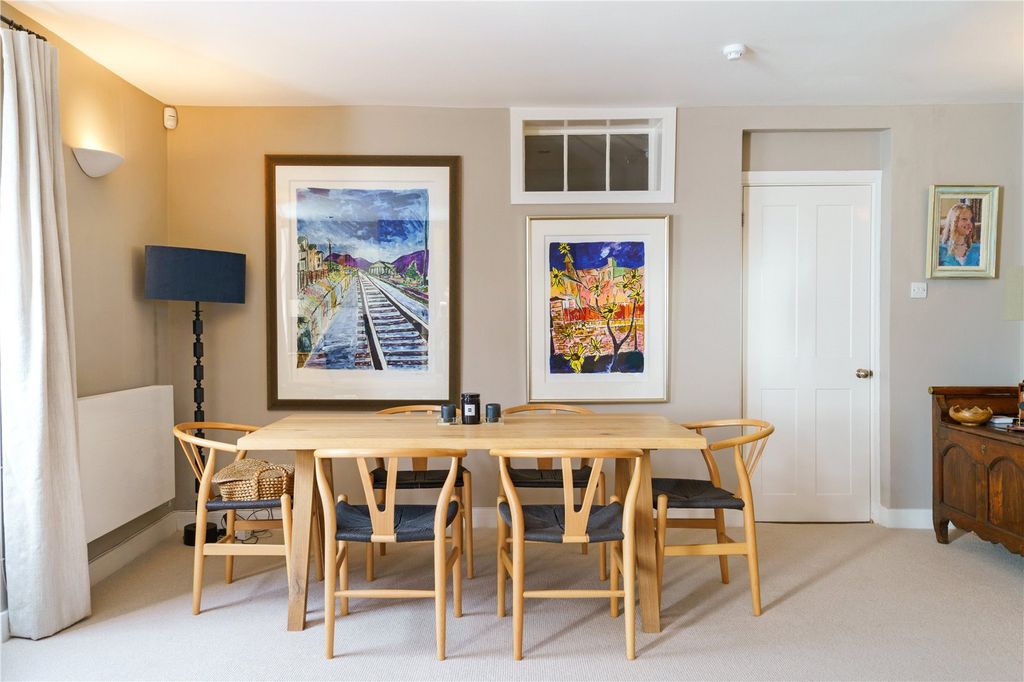 Additional image 6 of 2 bed flat to rentRoyal Crescent, Cheltenham, Gloucestershire GL50