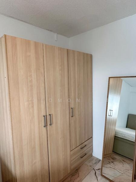 1 Queensway photo 2