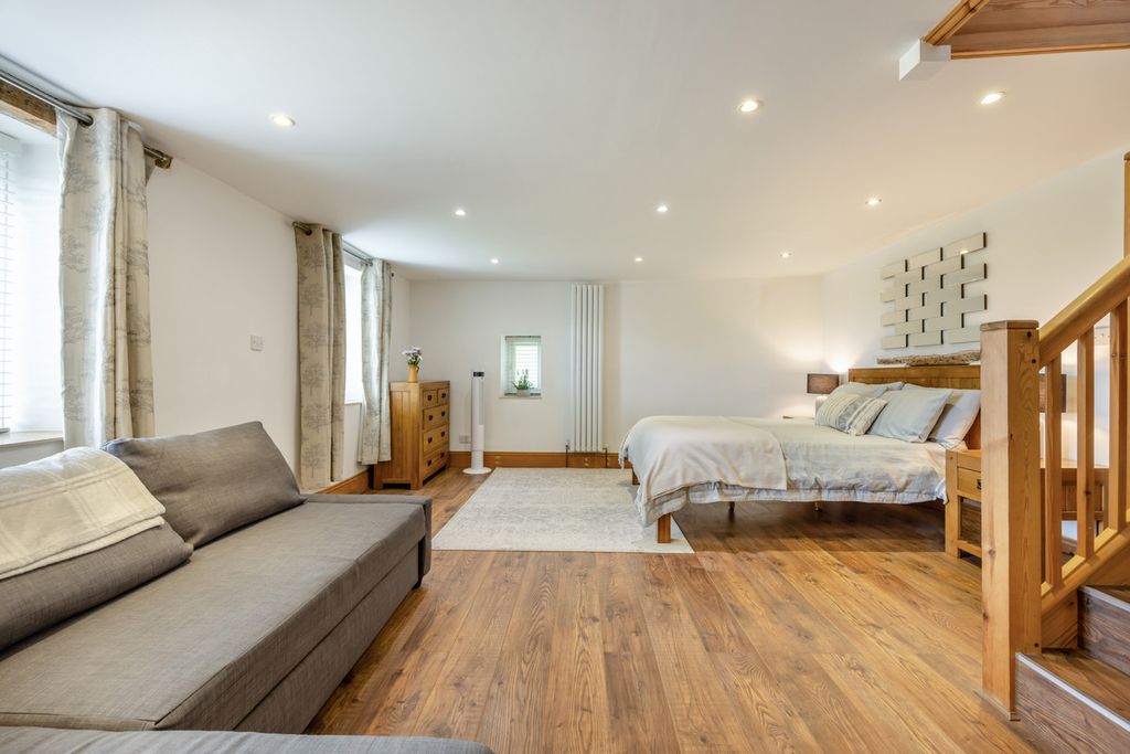 Additional image 15 of 5 bed country house to rentChilson Hill, Oxfordshire OX7