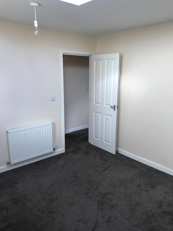 Additional image 2 of 3 bed flat to rentDimond Street, Pembroke Dock SA72