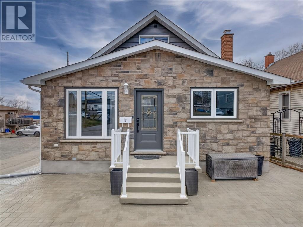 5 Tuddenham Avenue, Sudbury, ON, P3C3E9