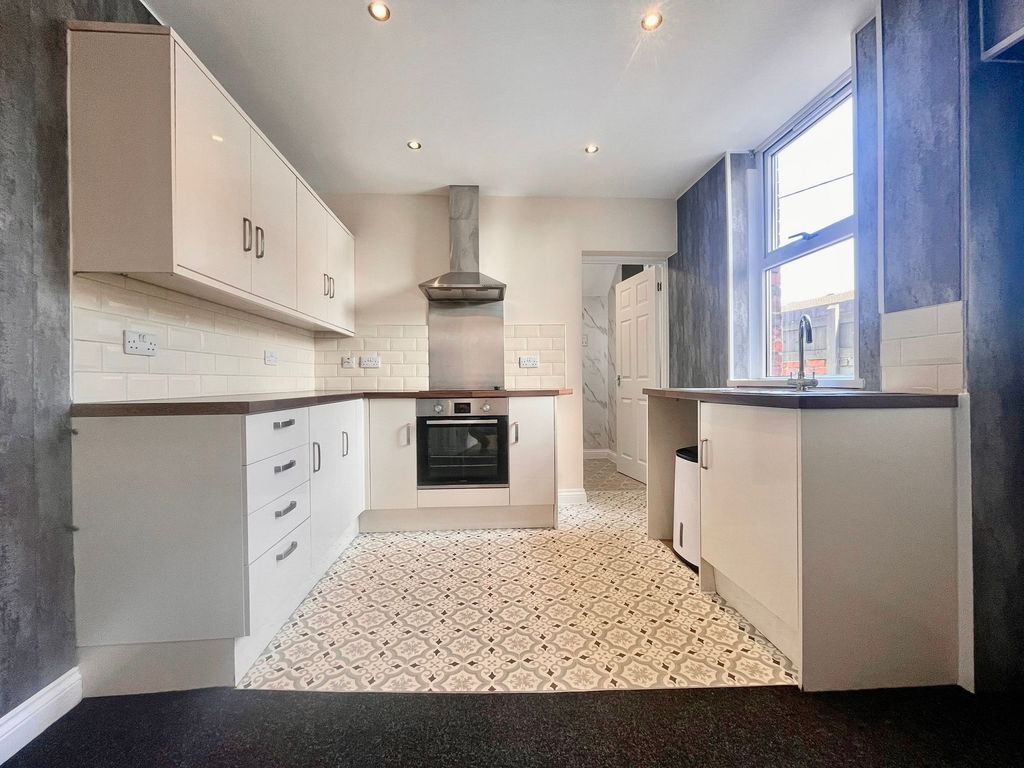 Additional image 5 of 1 bed flat to rentSouth Street, Sebastopol NP4