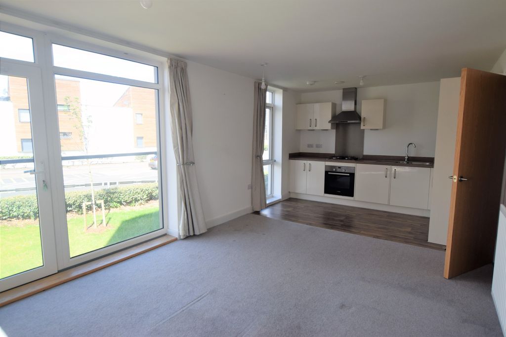 Additional image 2 of 2 bed flat to rentFirepool Crescent, Taunton, Somerset TA1