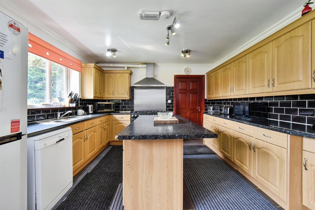 Additional image 14 of 6 bed property to rentTabernacle Road, Ammanford SA18