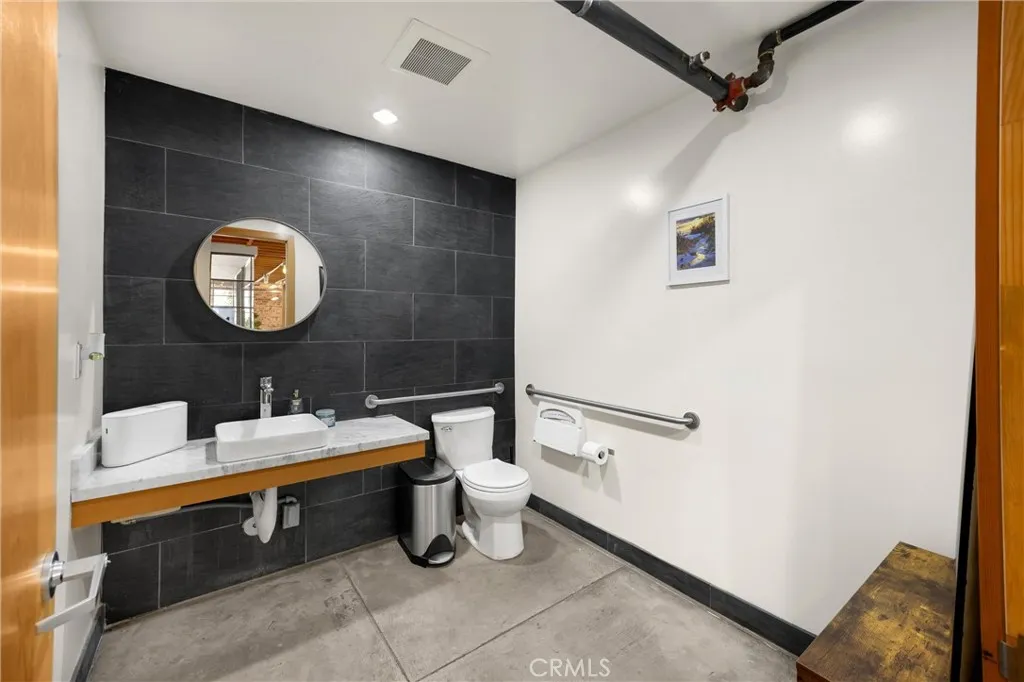 Additional image 65 of 425 E 4th Street Unit E, Long Beach, CA 90802