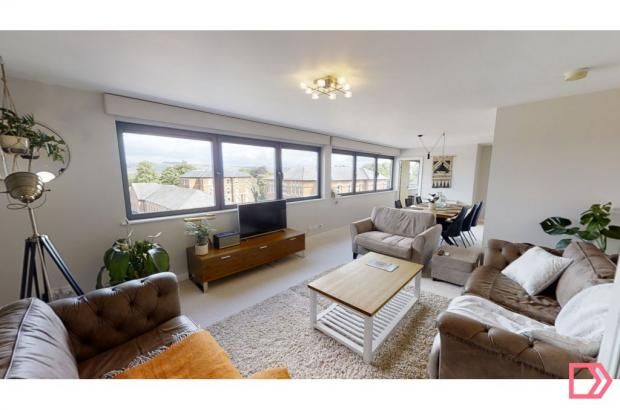 2 bed flat to rentBalmoral House, Macclesfield, Cheshire SK10 photo 2