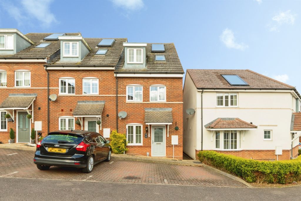 3 bed end terrace house for saleStoney Fields, Watton At Stone, Hertford SG14
