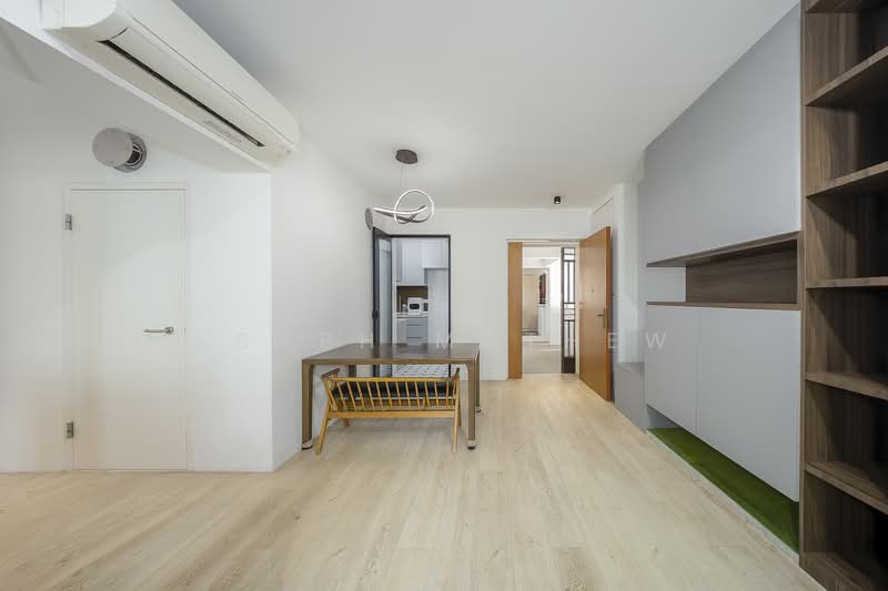 95A Henderson Road photo 2