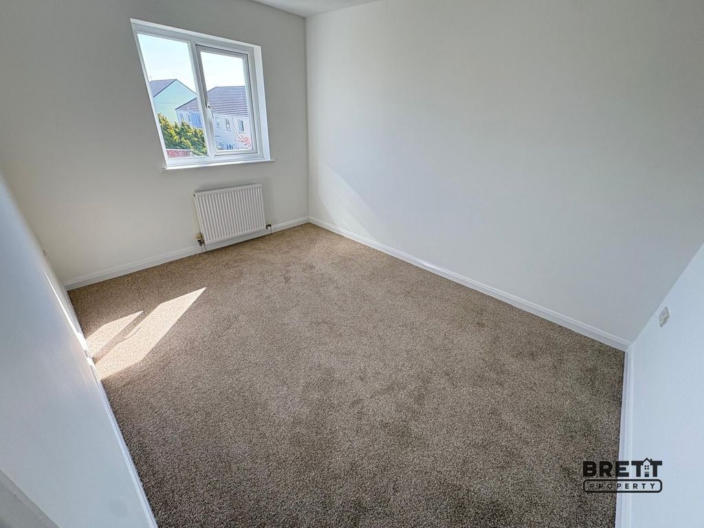 Additional image 4 of 3 bed semi-detached house to rent2 Finch Close, Pembroke Dock, Pembrokeshire. SA72