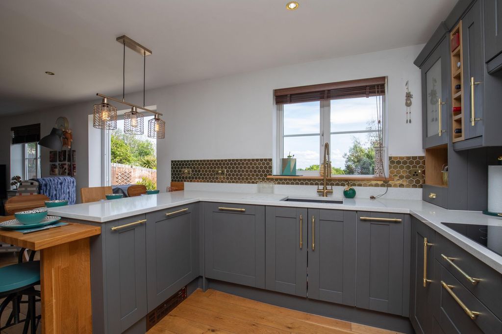 Additional image 18 of 3 bed detached house for saleAfal Sur, Barry CF63
