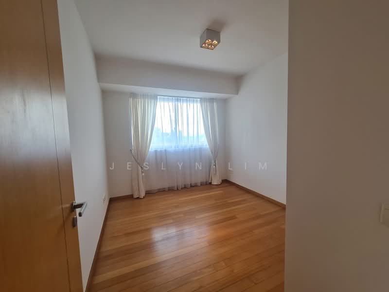 18 Marina Boulevard photo 3