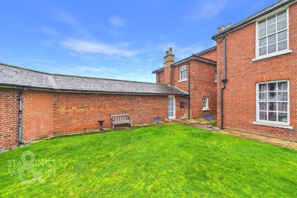 2 bed flat for saleIpswich Road, Pulham Market, Diss IP21