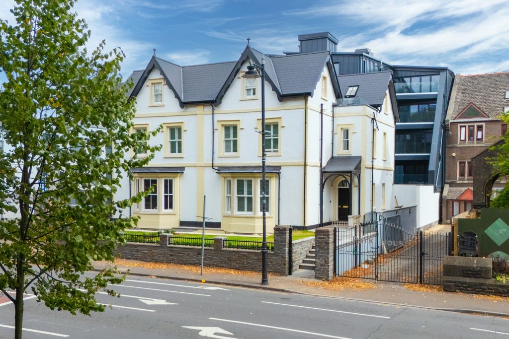 3 bed flat to rentPark Place, City Centre CF10