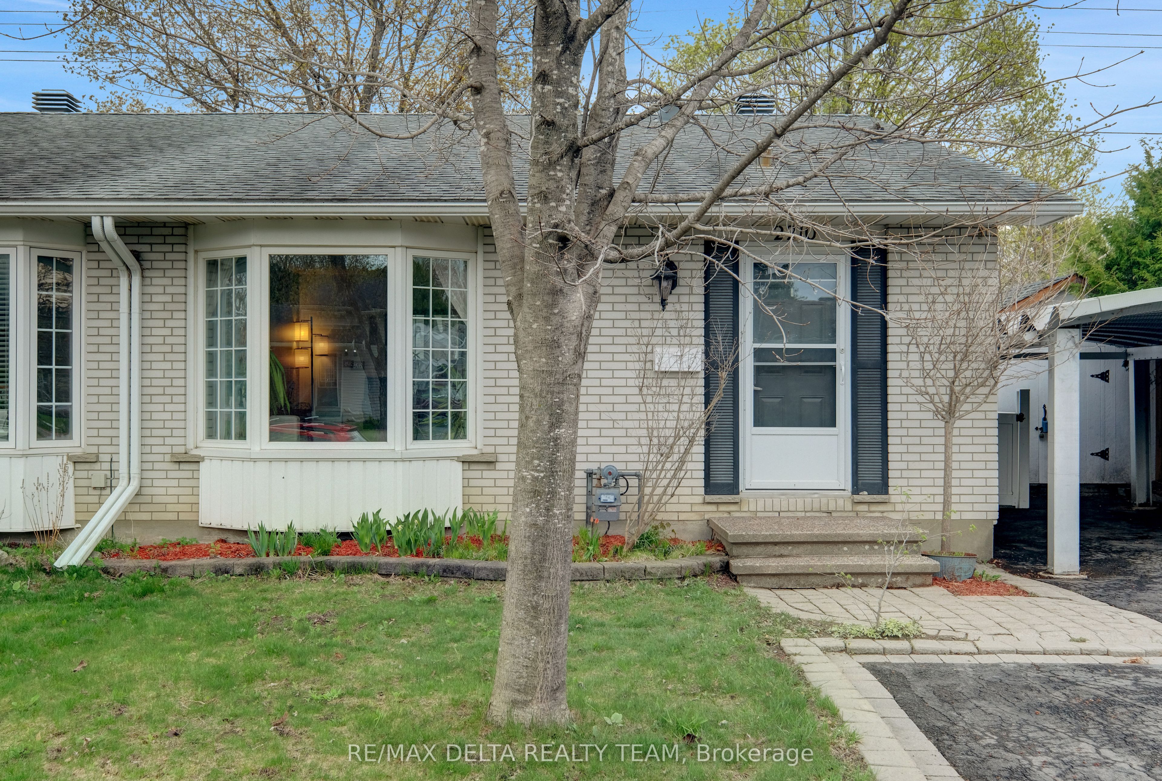 Additional image 2 of 2210 Bickerton Avenue, Ottawa, ON, K1J 6Y3