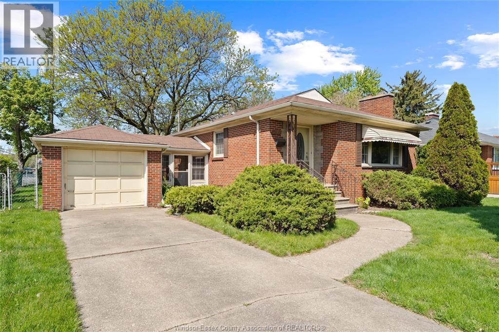 295 Henkel Place, Windsor, ON, N8Y2E8