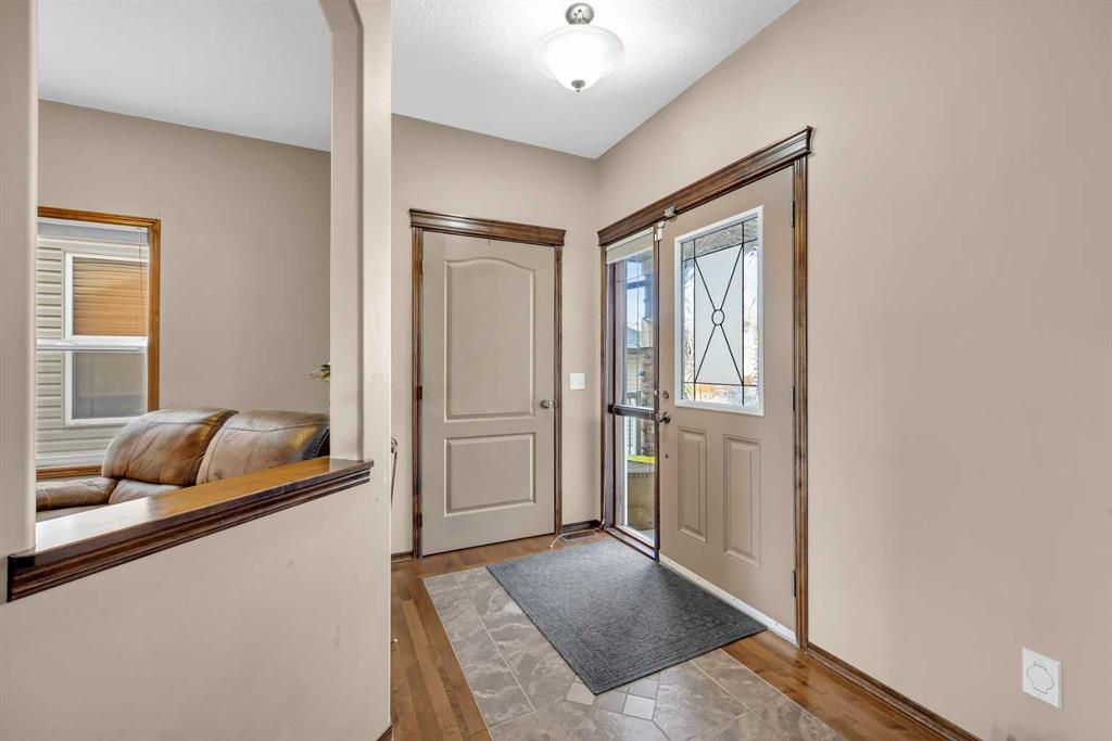 Additional image 2 of 92 Everoak Close SW, Calgary, AB, T2Y0C3