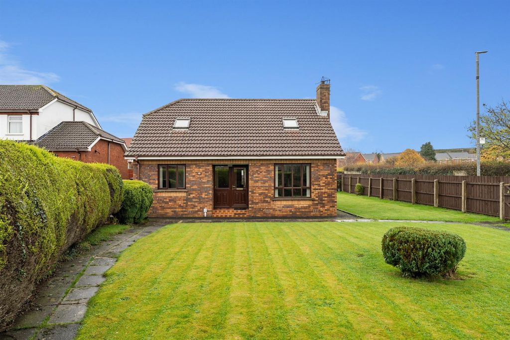 2 bed property for sale10 Oakland Grove, Ballynahinch BT24