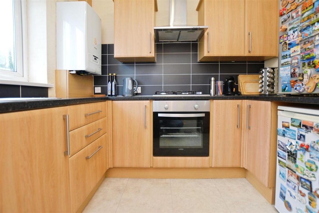 Additional image 5 of 2 bed flat for saleAncaster Court, Scunthorpe DN17
