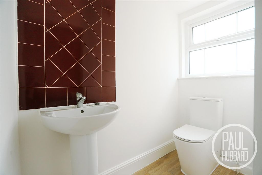 Additional image 6 of 1 bed flat to rentMarine Parade, Lowestoft NR33