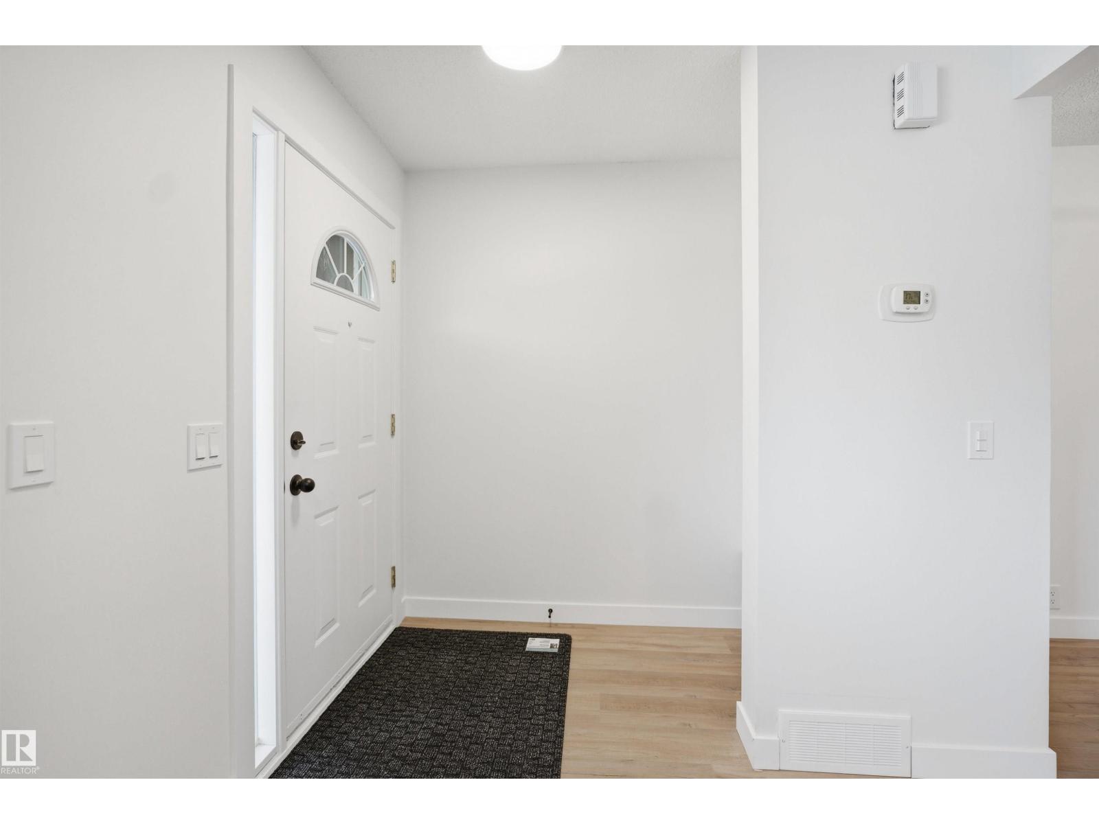 Additional image 3 of 1706 37 Street NW, Edmonton, AB, T6L2R7