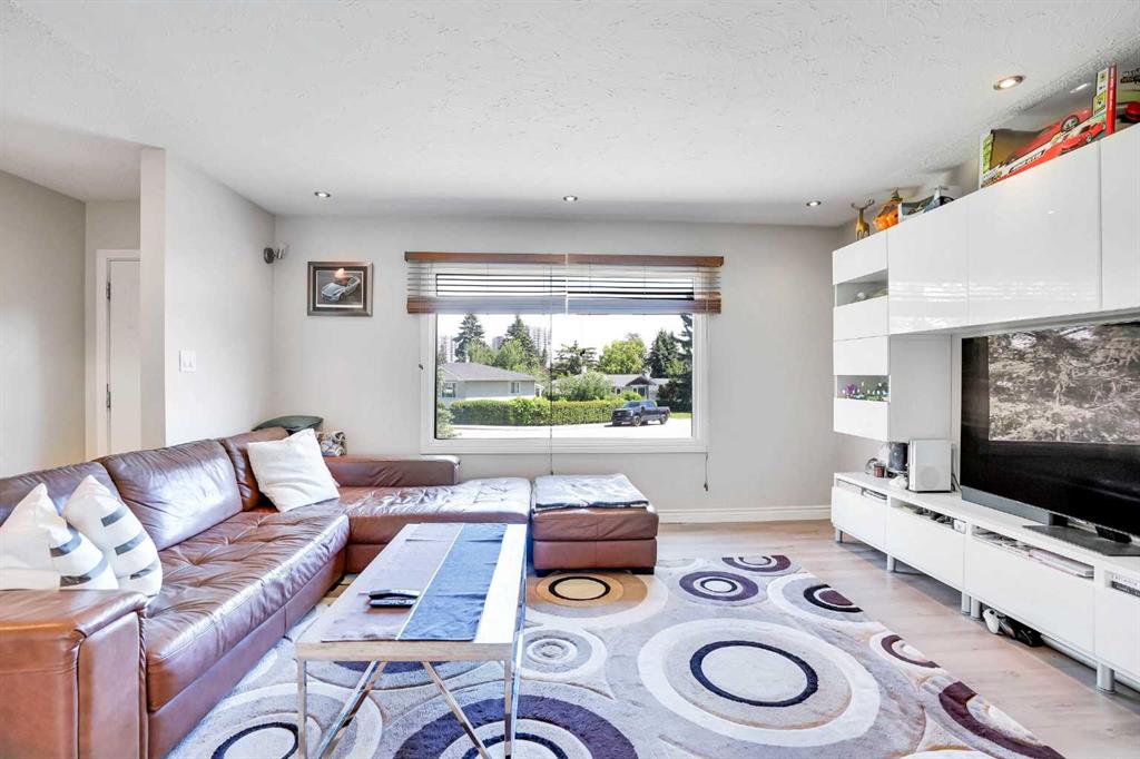 Additional image 5 of 52 Harrow Crescent SW, Calgary, AB, T2V 3A9