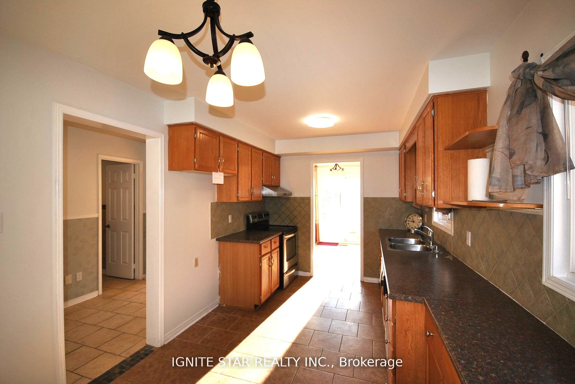 Additional image 4 of upper level-2368 Credit Valley Road, Mississauga, ON, L5M 4E7