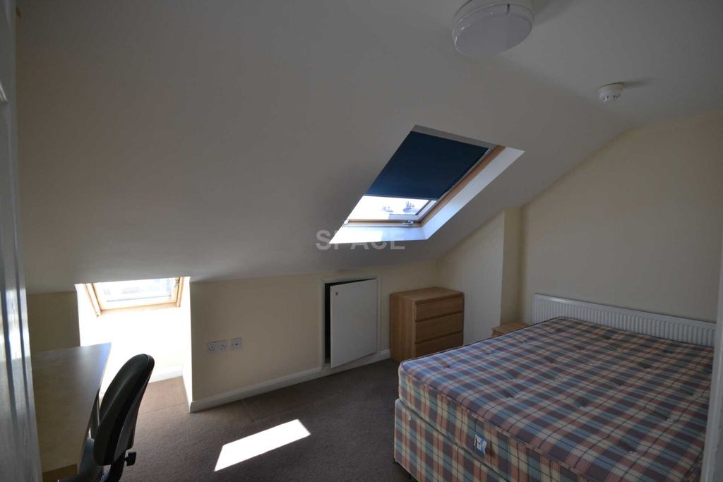 Additional image 13 of 6 bed terraced house to rentBishops Road, Reading, Berkshire RG6