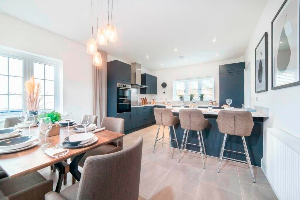 4 bed town house to rentBridle Close, Exeter EX2