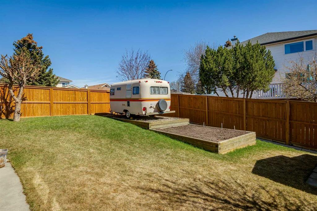 Additional image 4 of 135 Sceptre Close NW, Calgary, AB, T3L 1Y2