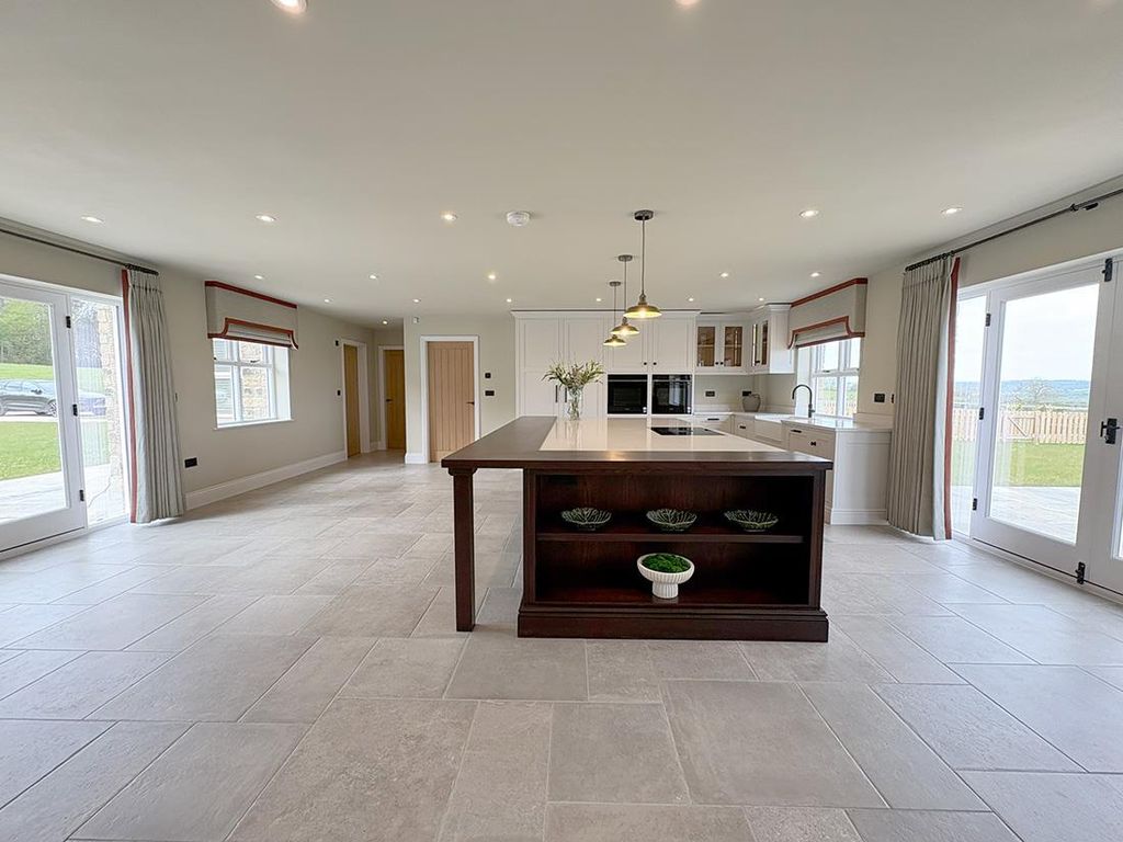 Additional image 2 of 4 bed property to rentHarewood Avenue, Harewood, Leeds LS17