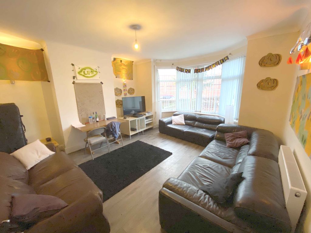 7 bed semi-detached house to rentSt Michaels Lane, Headingley, Leeds LS6